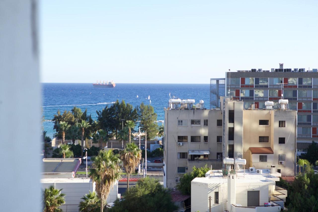 Seaside Spacious Apartment With Sea View Lemesos Exteriér fotografie